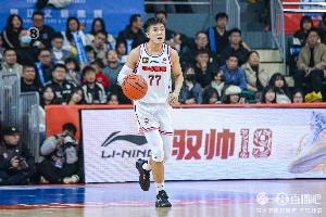 麦穗丰:久疏战阵的黄荣奇虽5犯但非常卖力 他帮胡明轩&徐杰减压