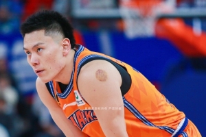 开云-攻防都很努力！李弘权10中4拿到12分10板3助&amp;送出3次封盖