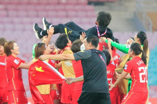 开云在线-水庆霞半场调整收获奇效 俩大替补造3球+补时绝杀