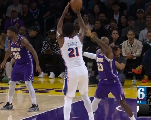 开云-先发制人！恩比德中投还有 5中4独得10分战平湖人全队