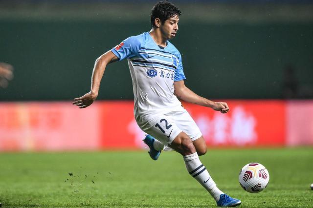 开云下载-吉列尔梅助攻梅开二度 广州城状态火热稳居争冠组